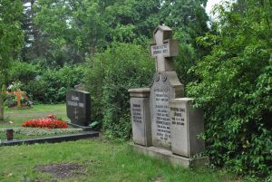 Martina_Friedhof_duennwald_08_08_2015 007