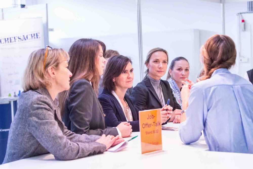 Fotos von der herCAREER, Fachmesse, Die Karrieremesse für Absolventinnen, Frauen in Fach- und Führungspositionen und Existenzgründerinnen, Careers for Women, Messe München, Fotoaufnahmen aus dem Fotostudio Franz Pfluegl, aufgenommen im Auftrag der messe.rocks GmbH