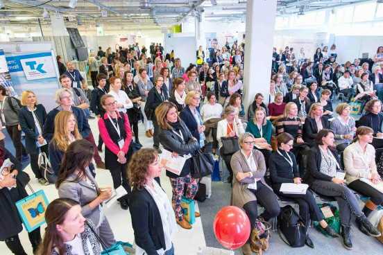 Fotos von der herCAREER, Fachmesse, Die Karrieremesse für Absolventinnen, Frauen in Fach- und Führungspositionen und Existenzgründerinnen, Careers for Women, Messe München, Fotoaufnahmen aus dem Fotostudio Franz Pfluegl, aufgenommen im Auftrag der messe.rocks GmbH