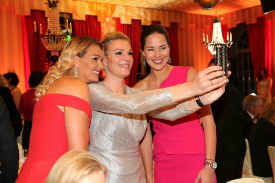 BADEN-BADEN, GERMANY - MARCH 25: Franziska van Almsick, Maria Hoefel-Riesch and Ana Ivanovic during the Gala Spa Awards at Brenners Park-Hotel & Spa on March 25, 2017 in Baden-Baden, Germany. (Photo by Gisela Schober/Getty Images for GALA) *** Local Caption *** Franziska van Almsick;Ana Ivanovic;Maria Hoefel-Riesch