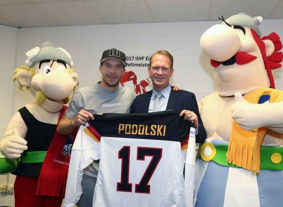 KoelnLukasPodolskiEishockeyBotschafter_Credit_Bucco
