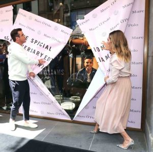 Robbie & Ayda Williams enthüllen das Schaufenster des MARC O'POLO Flagship Stores in München, wo sie ihre Special Sweatshirt Edition vorgestellt haben. Weiterer Text über ots und www.presseportal.de/nr/127249 / Die Verwendung dieses Bildes ist für redaktionelle Zwecke honorarfrei. Veröffentlichung bitte unter Quellenangabe: "obs/MARC O'POLO/Gisela Schober"