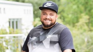 Alkoholprobleme, Drogensucht, Körperverletzung, Kreditkartenbetrug - die Liste seiner Verfehlungen ist lang. Immer wieder macht er Negativ-Schlagzeilen.Bekommt Menowin sein Leben endlich in den Griff? "Echt Familie - Das sind wir!": Start am Montag, 18. September 2017, um 20:15 Uhr bei RTL II Weiterer Text über ots und www.presseportal.de/nr/6605 / Die Verwendung dieses Bildes ist für redaktionelle Zwecke honorarfrei. Veröffentlichung bitte unter Quellenangabe: "obs/RTL II"