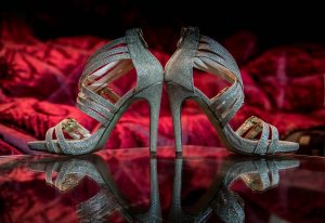 Schuhe_silberpexels-photo-376636