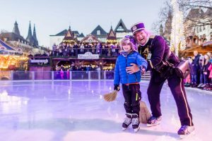 Heimat der Heinzel Weihnachtsmärkte in der Altstadt Köln Eisbahn auf dem Heumarkt Procar Automobile Köln