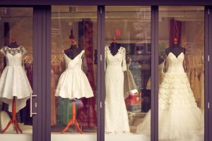 Kleider_schaufenster_weiß